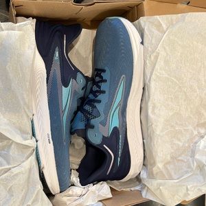 Altra Torrin 6 running shoes